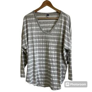 Old Navy women’s sweatshirt xl NWT gray white‎